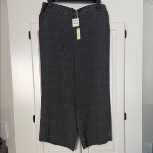 1x Black and White Striped Wide Leg Pants